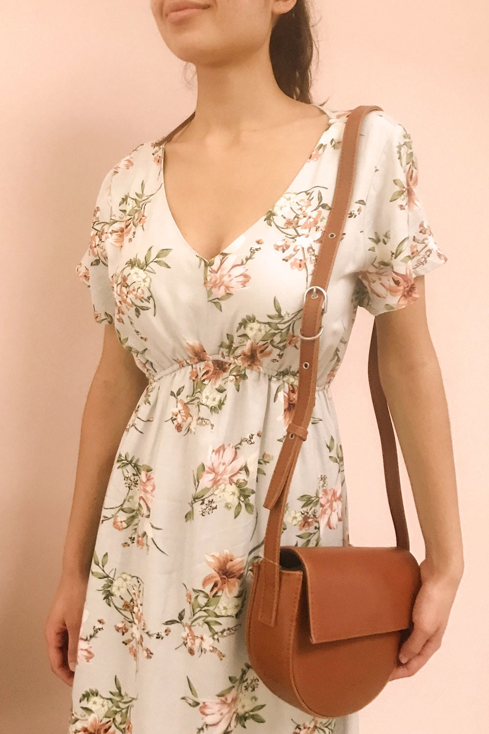 Rith Chili Rust Vegan Crossbody Bag | La petite garçonnemodel look