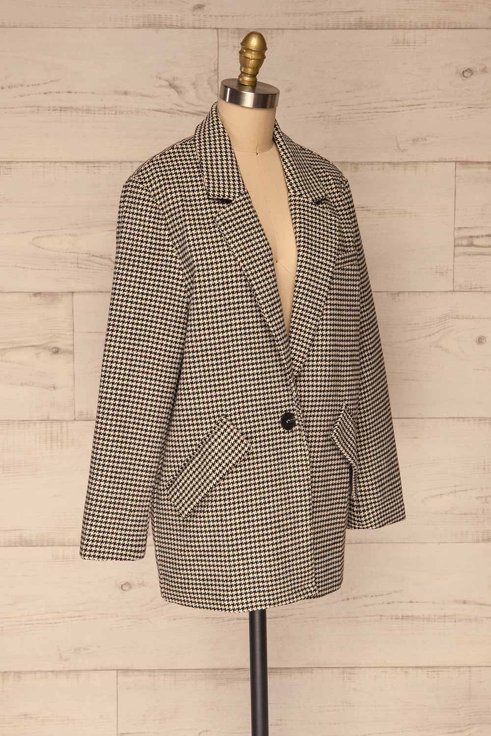 Drawno Black & White Houndstooth Blazer | La petite garçonne side view