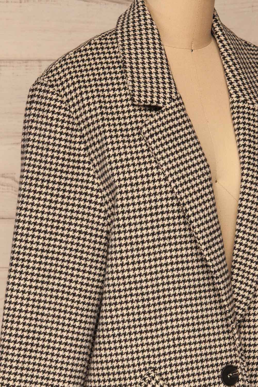 Drawno Black & White Houndstooth Blazer | La petite garçonne side close-up