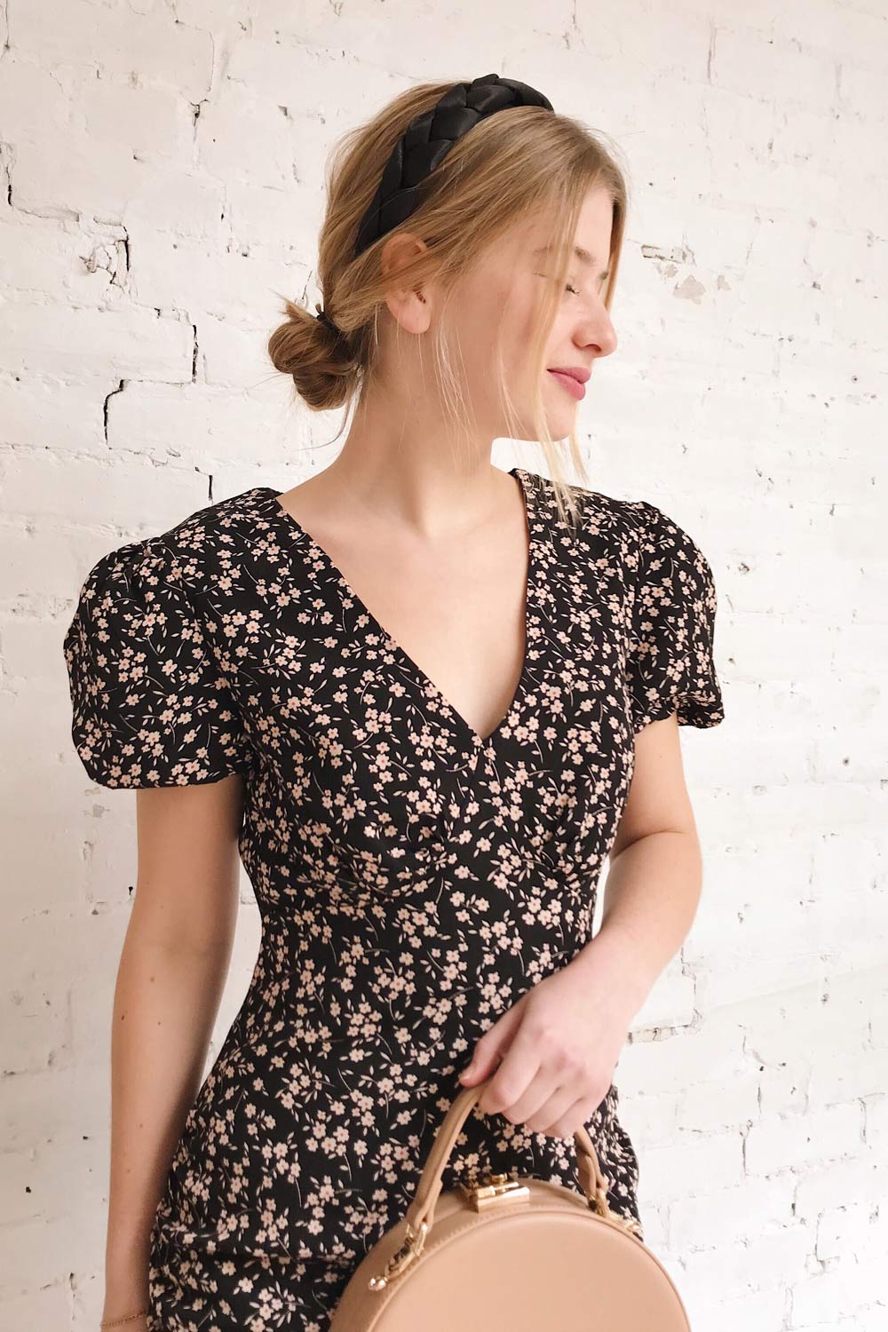 Malinda Floral Short Dress w/ Balloon Sleeves | Boutique 1861 model close up