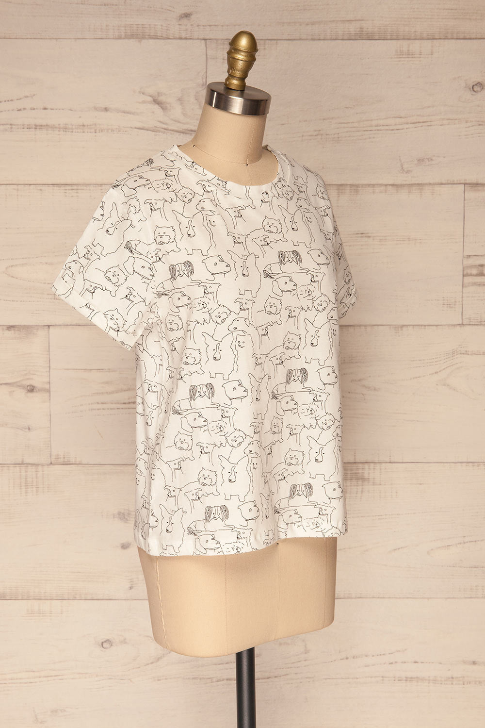 Duisbourg Black & White Dogs Pattern T-Shirt | La Petite Garçonne side view