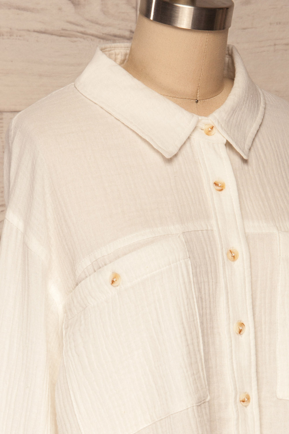 Eggesvik White Textured Button-Up Shirt | La petite garçonne side close up