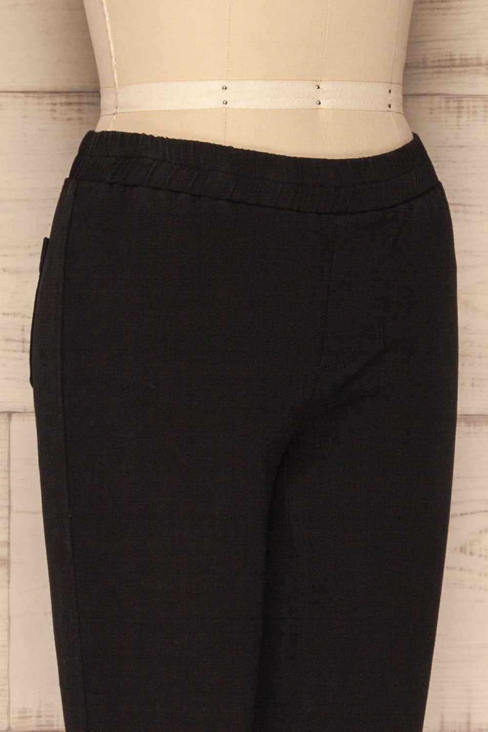 Eggum Coal Black Fitted Denim Pants | SIDE CLOSE UP | La Petite Garçonne