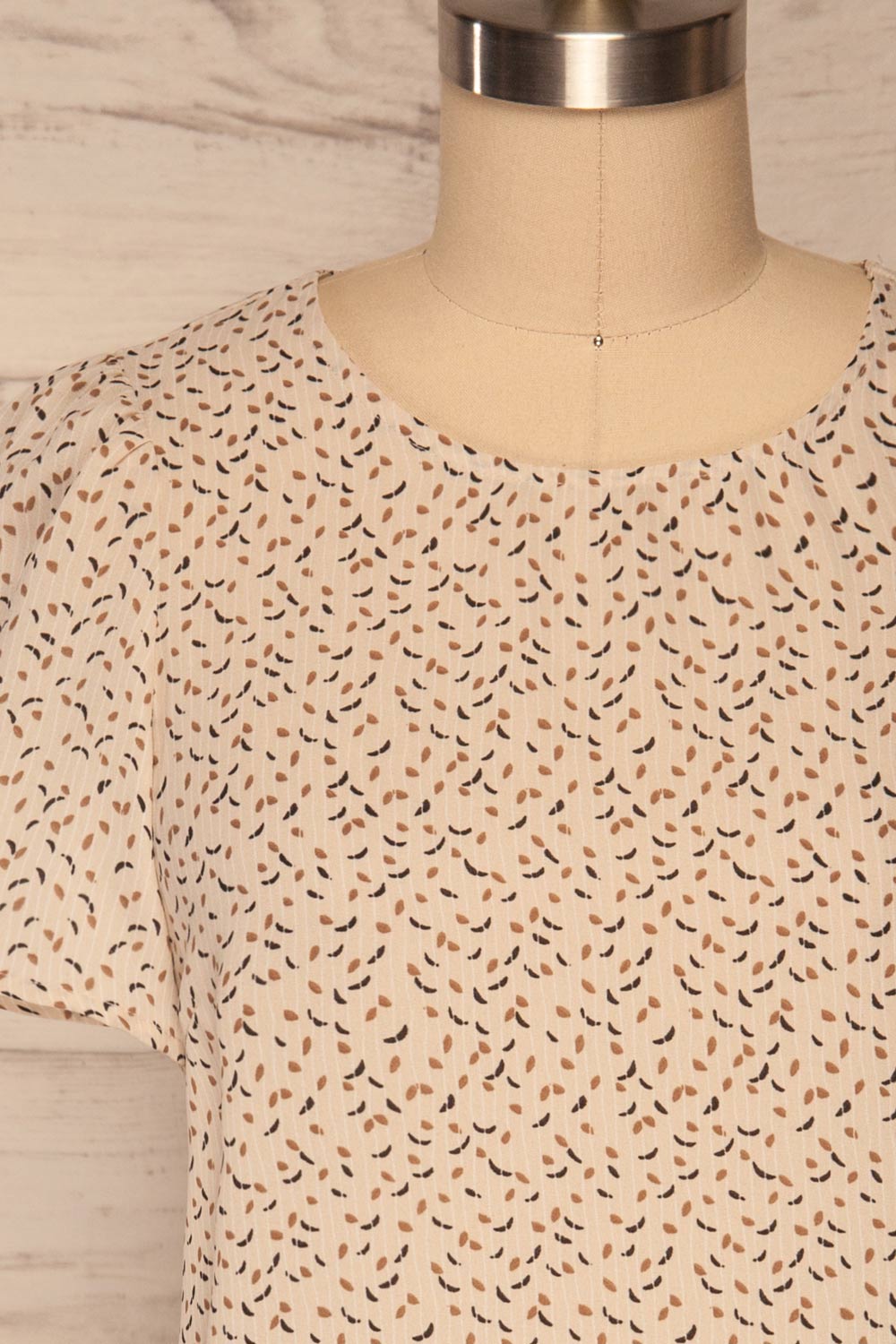 Eidstranda Beige Patterned Chiffon Top | La petite garçonne front close up