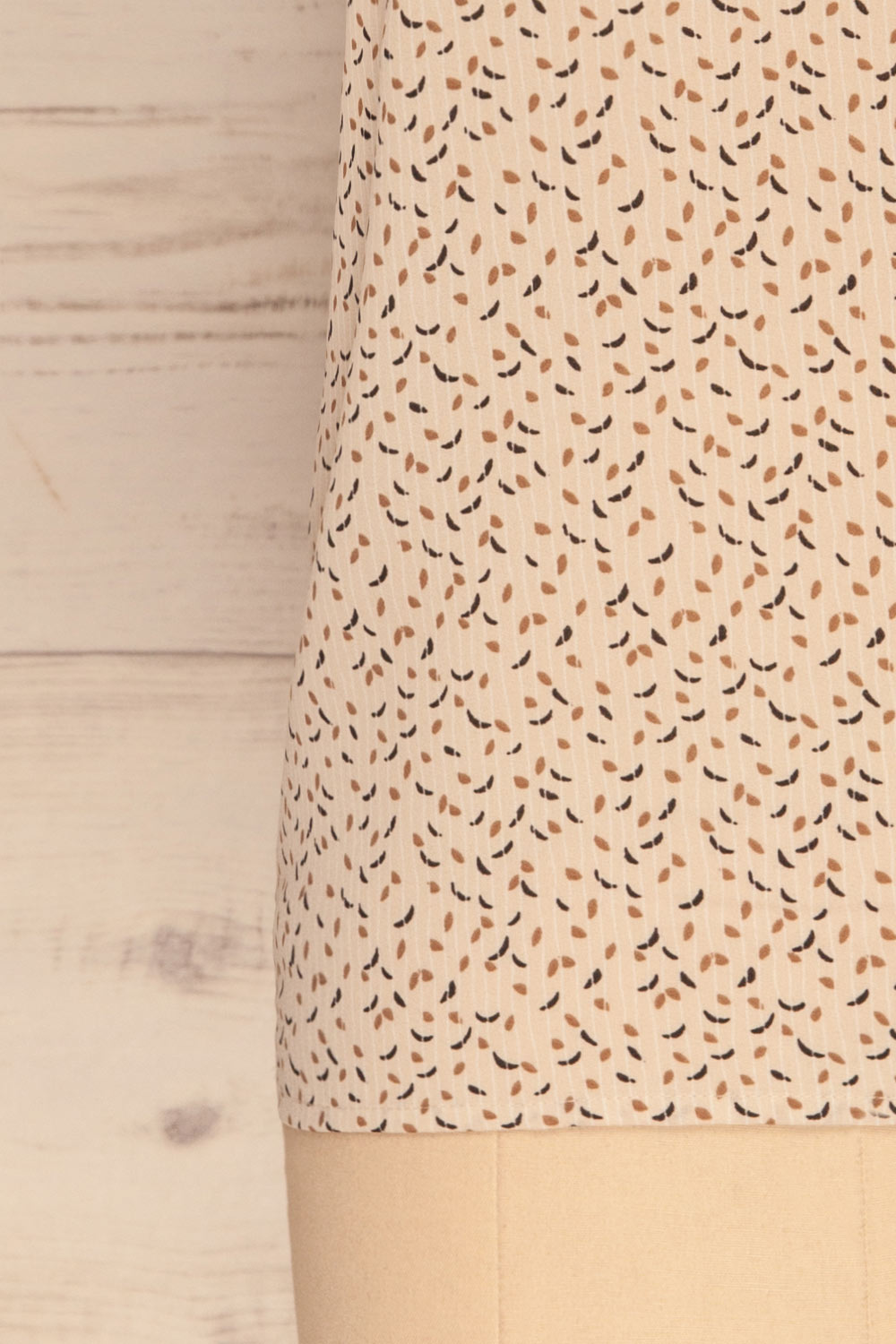Eidstranda Beige Patterned Chiffon Top | La petite garçonne bottom