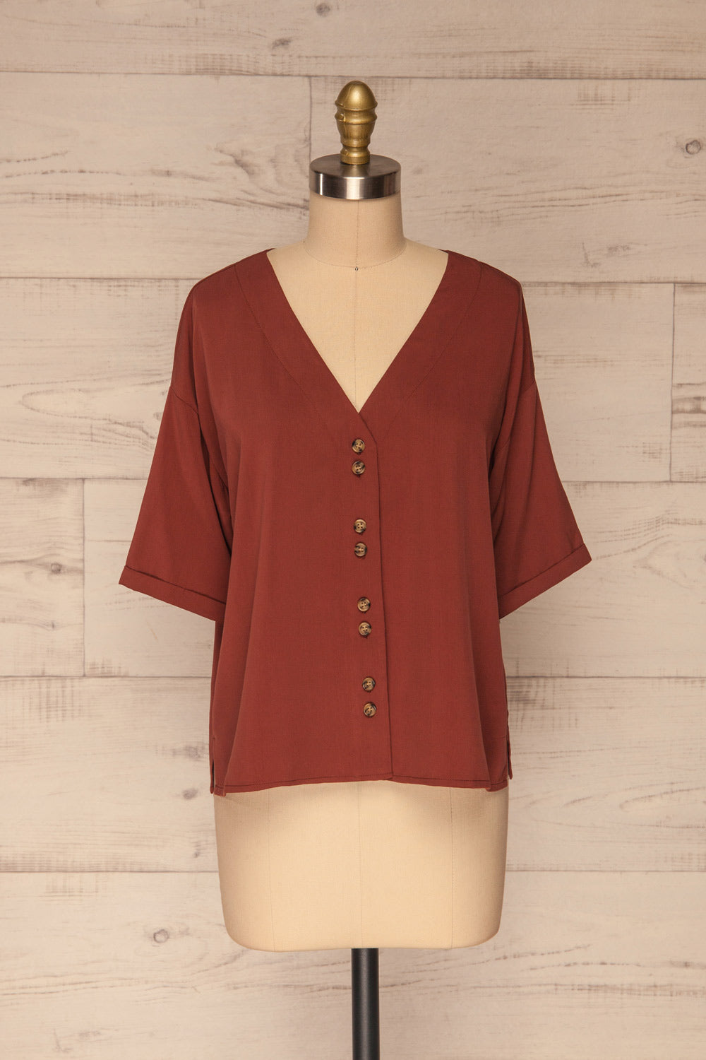 Eidsvolt Orange V-Neck Short Sleeve Shirt | La petite garçonne front view