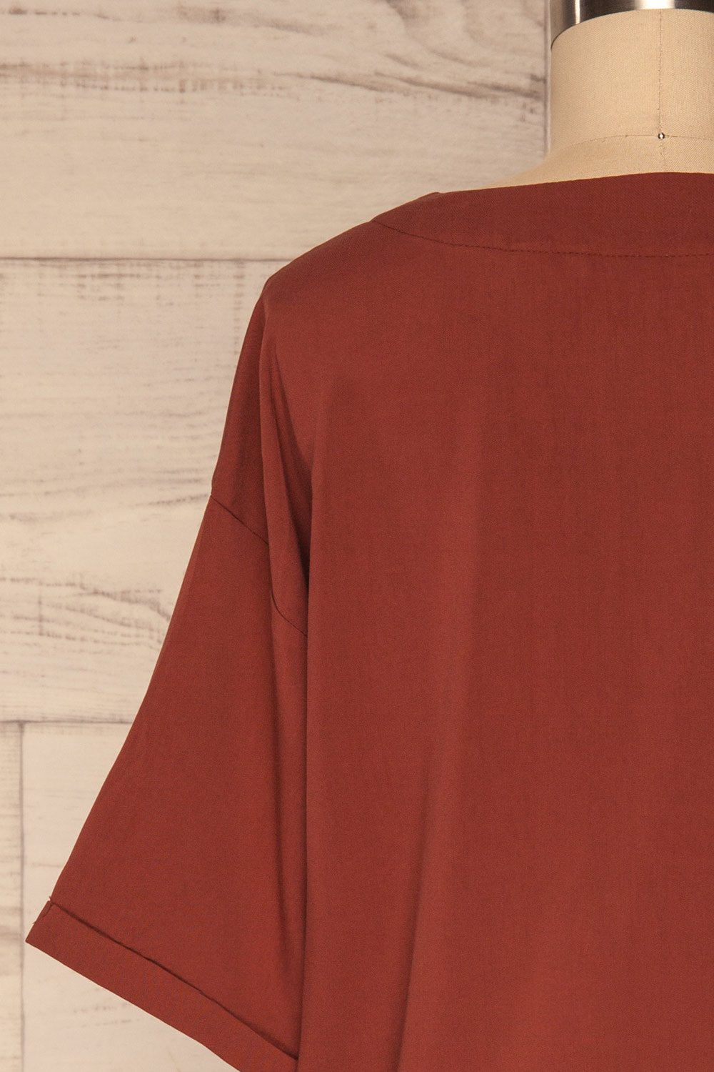 Eidsvolt Orange V-Neck Short Sleeve Shirt | La petite garçonne back close up