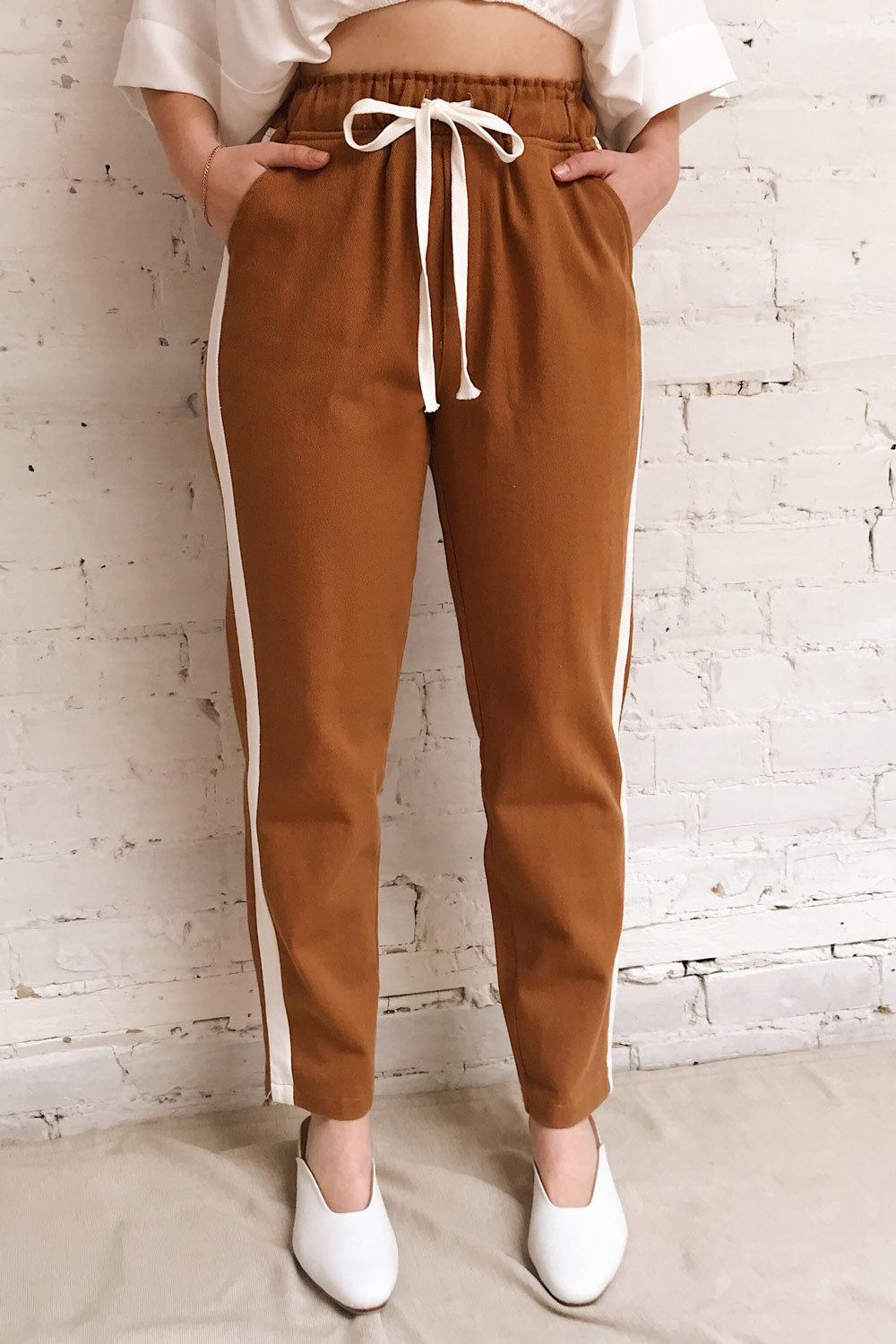 Elevtherai Brown Straight Leg Pants | La petite garçonne model close up