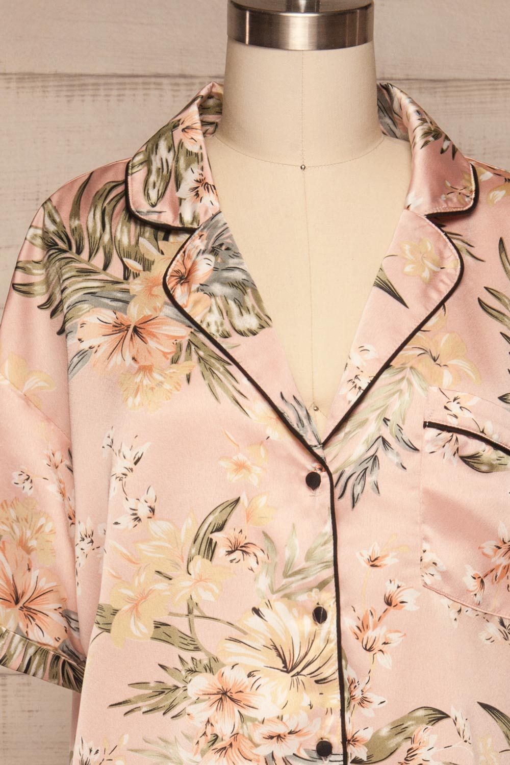 Ensemble Ixchel Pink Floral Print PJ Set | La petite garçonne front close up