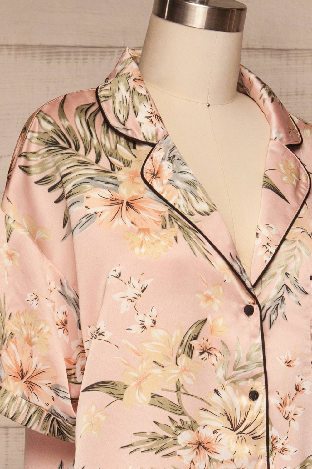 Ensemble Ixchel Pink Floral Print PJ Set | La petite garçonne side close up