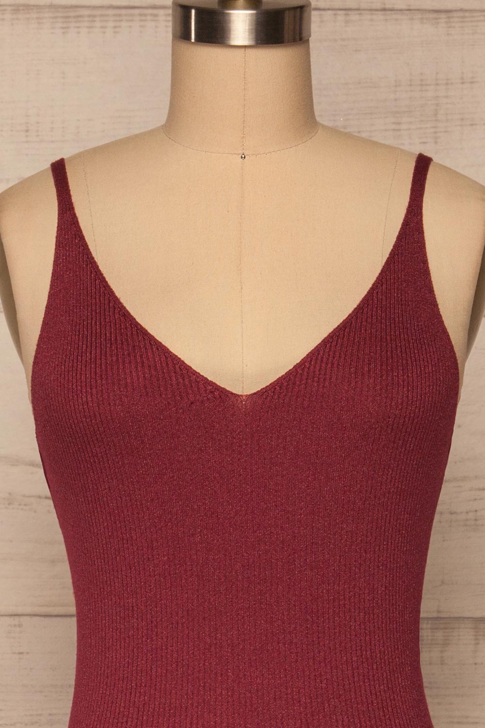 Ericeira Burgundy Ribbed Fitted Midi Dress | La petite garçonne front close up