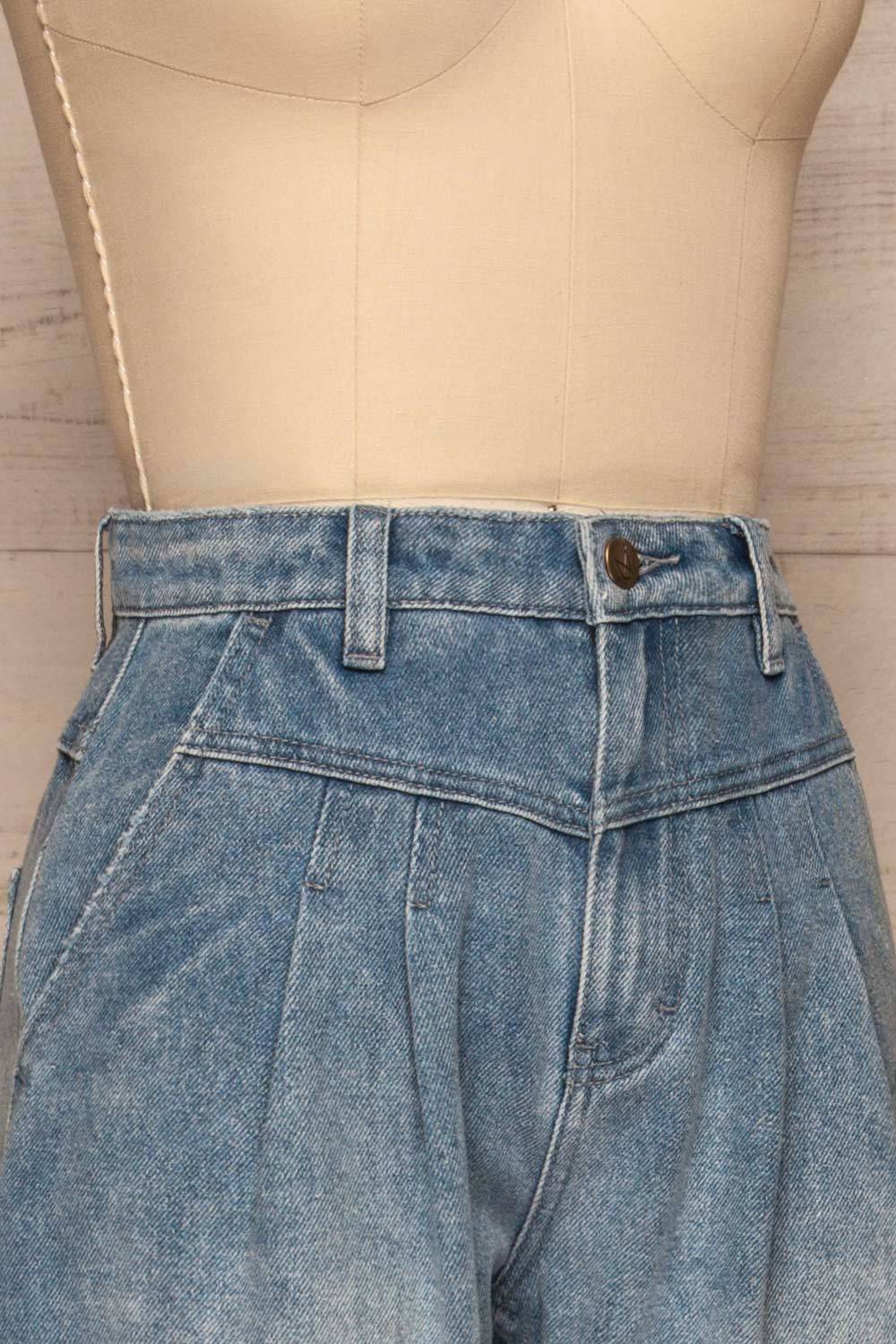 Faksdal Washed Blue High Waisted Jeans side close up | La petite garçonne