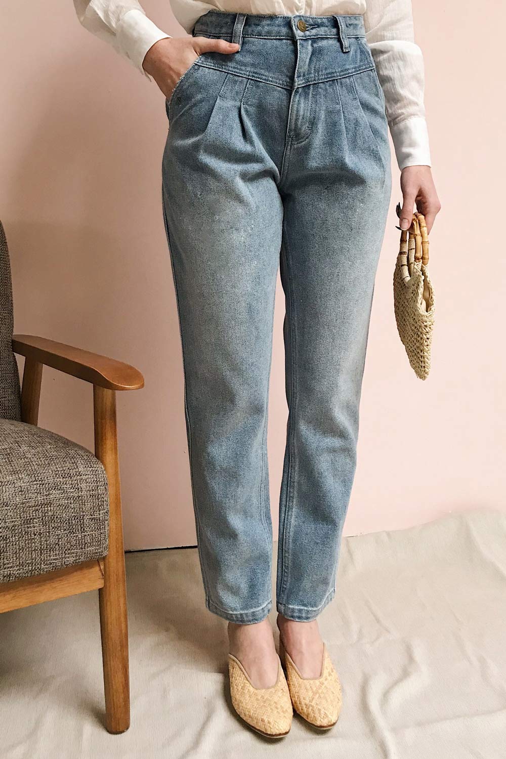 Faksdal Washed Blue High Waisted Jeans | La petite garçonne model close up