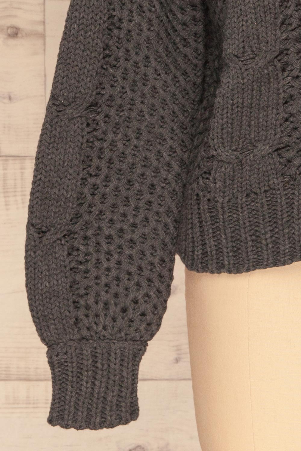 Falvik Charcoal Cropped Button-Up Cardigan | La petite garçonne sleeve