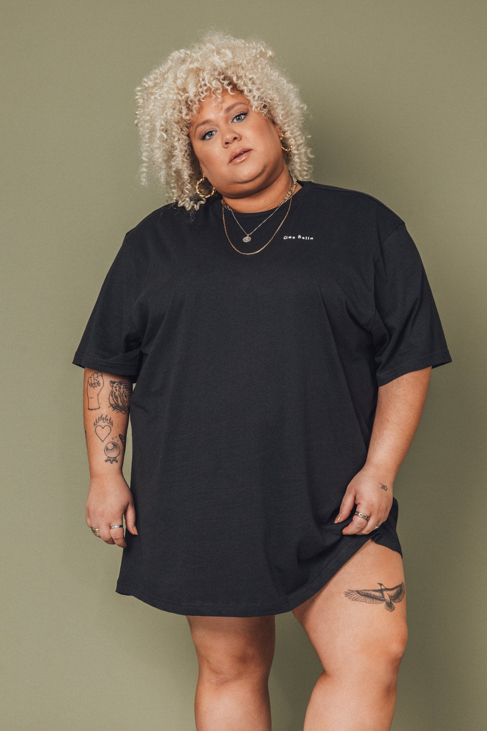 Geel Black Printed T-Shirt Dress | La petite garçonne model nana