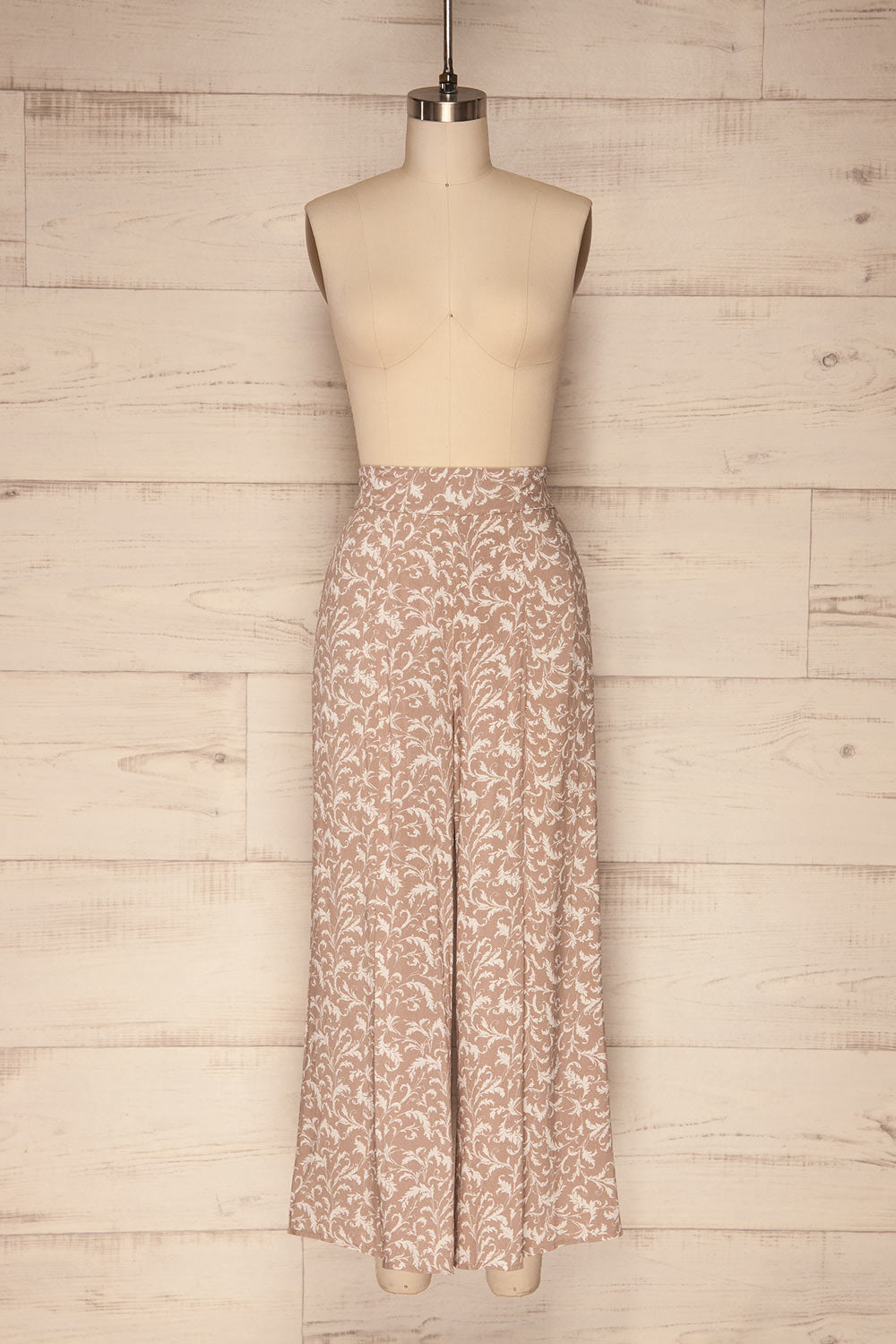 Gorowo Beige & White Wide Leg Cropped Pants | La Petite Garçonne front view