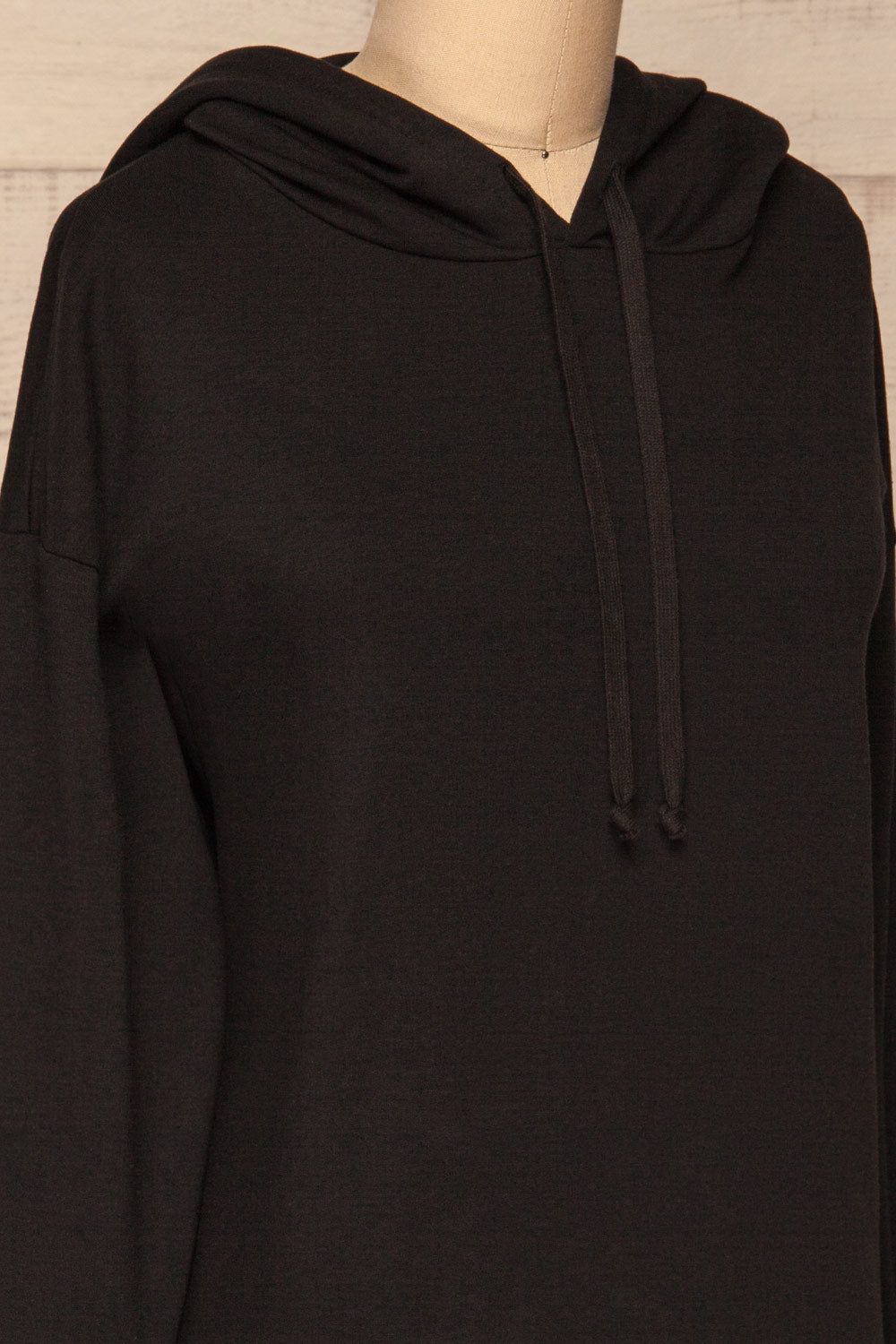 Gorzow Black Hoodie | Haut à Capuchon | La Petite Garçonne side close-up