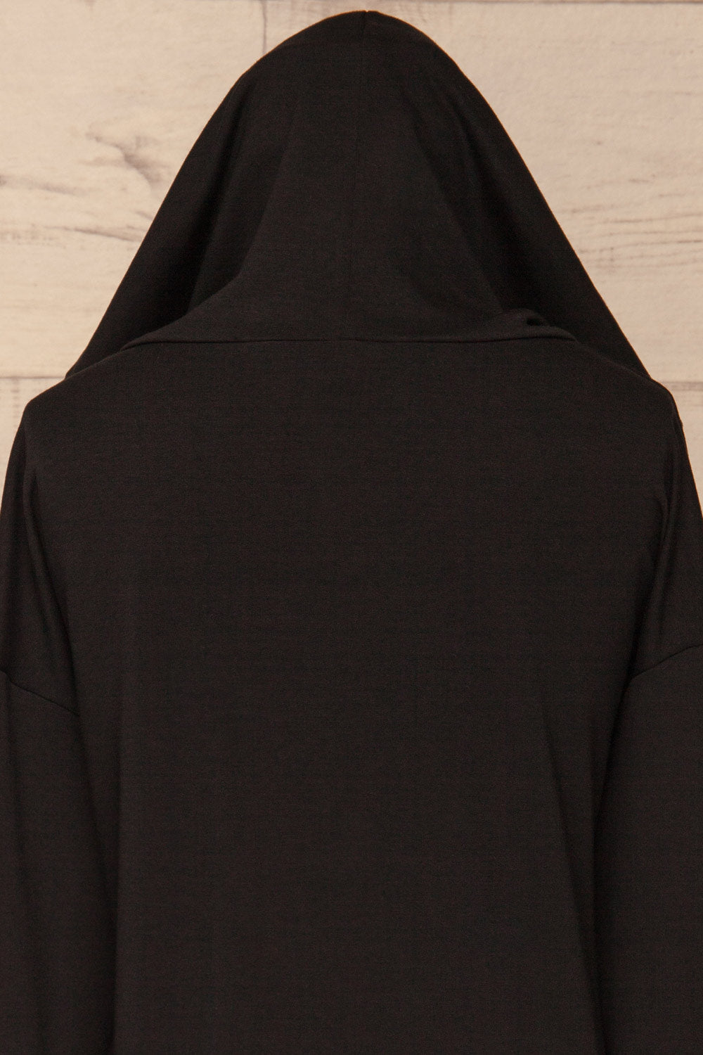 Gorzow Black Hoodie | Haut à Capuchon | La Petite Garçonne back close-up hood