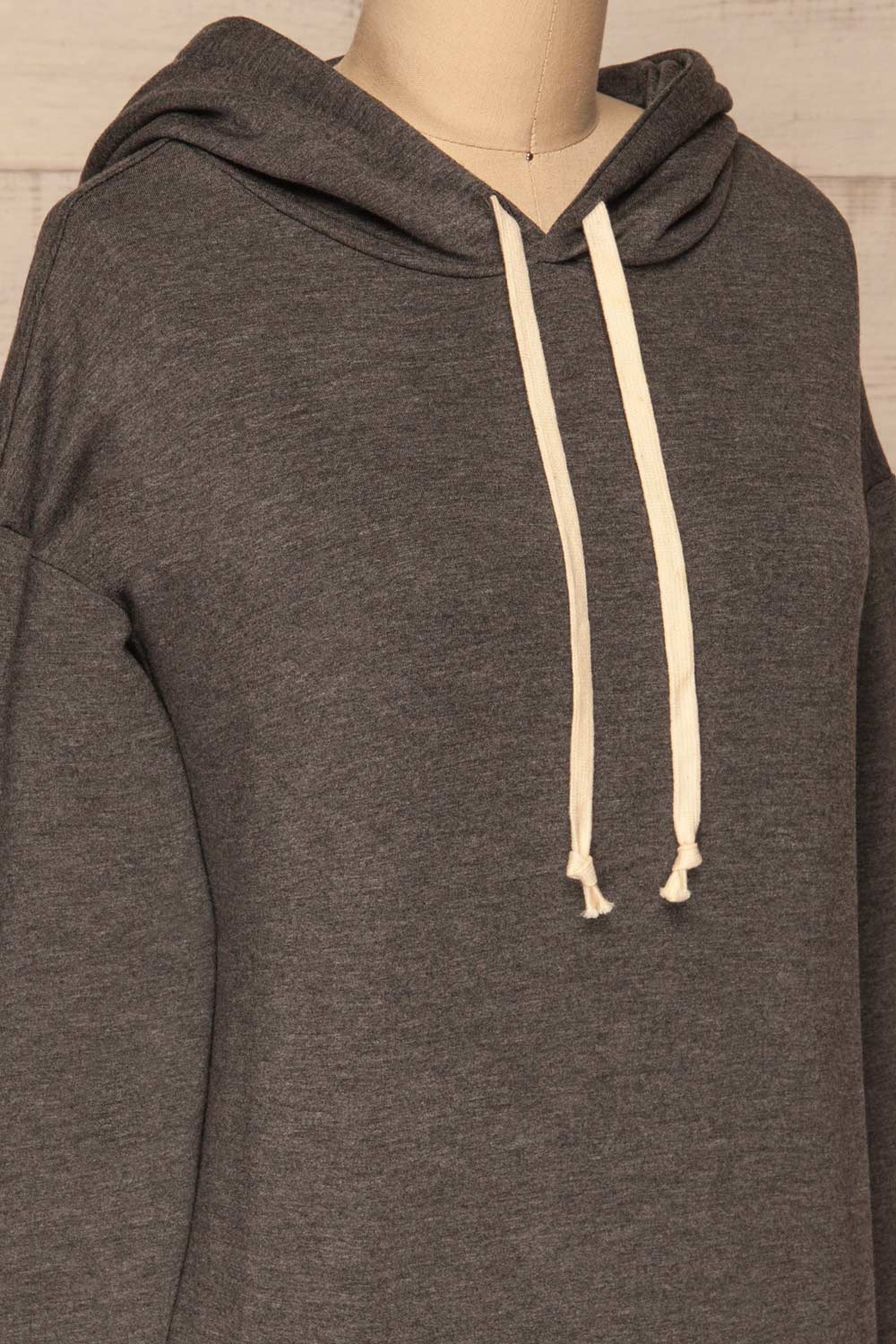 Gorzow Grey Hoodie | Haut à Capuchon | La Petite Garçonne side close-up