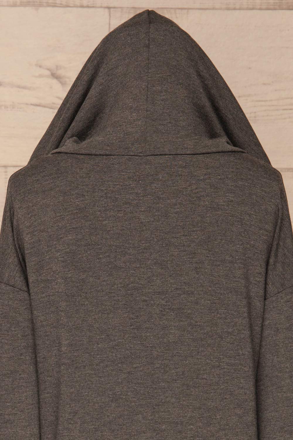 Gorzow Grey Hoodie | Haut à Capuchon | La Petite Garçonne back close-up hood