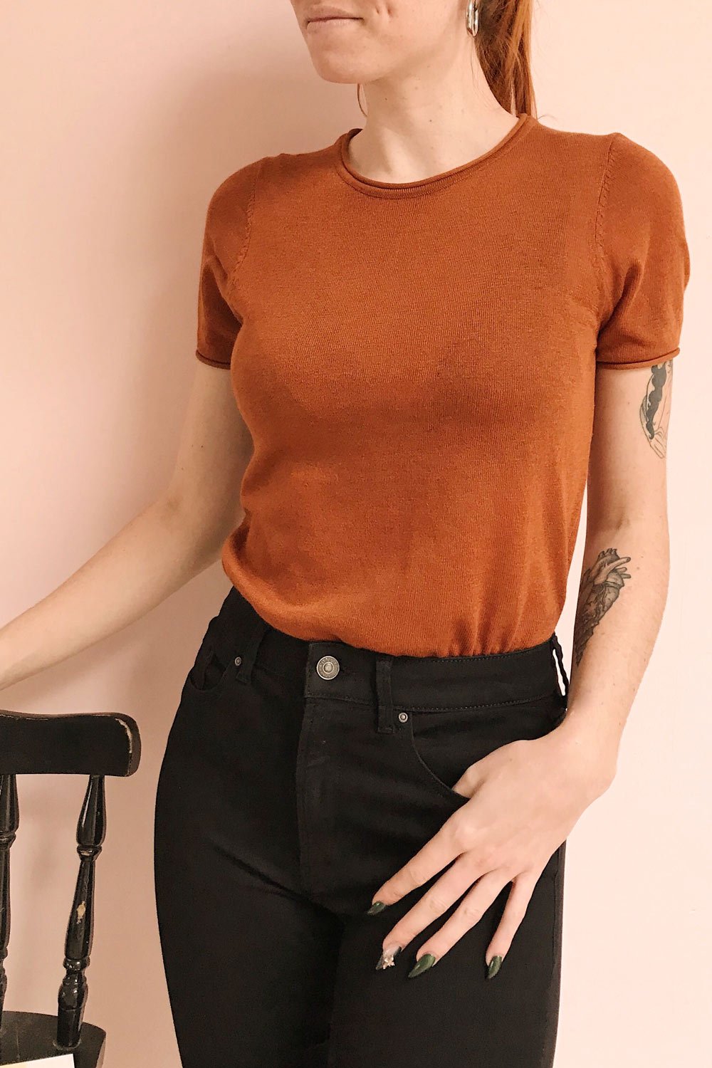 Granna Rust Brown Short Sleeved Knit | La petite garçonne on model