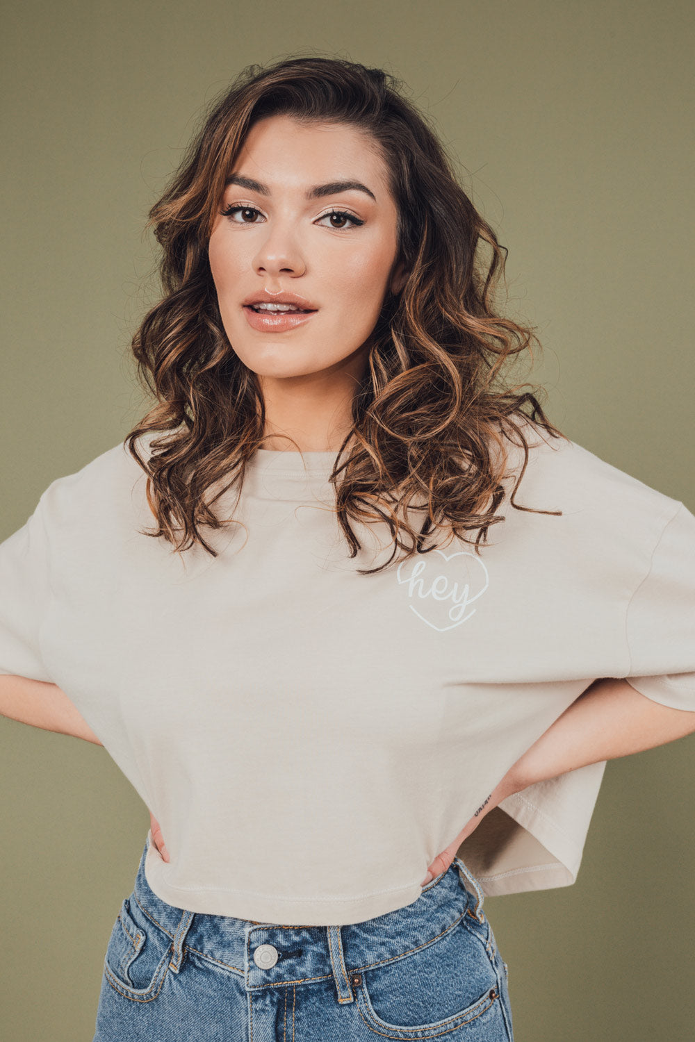 Huy Beige Cropped T-Shirt w/ Print | La petite garçonne model nana