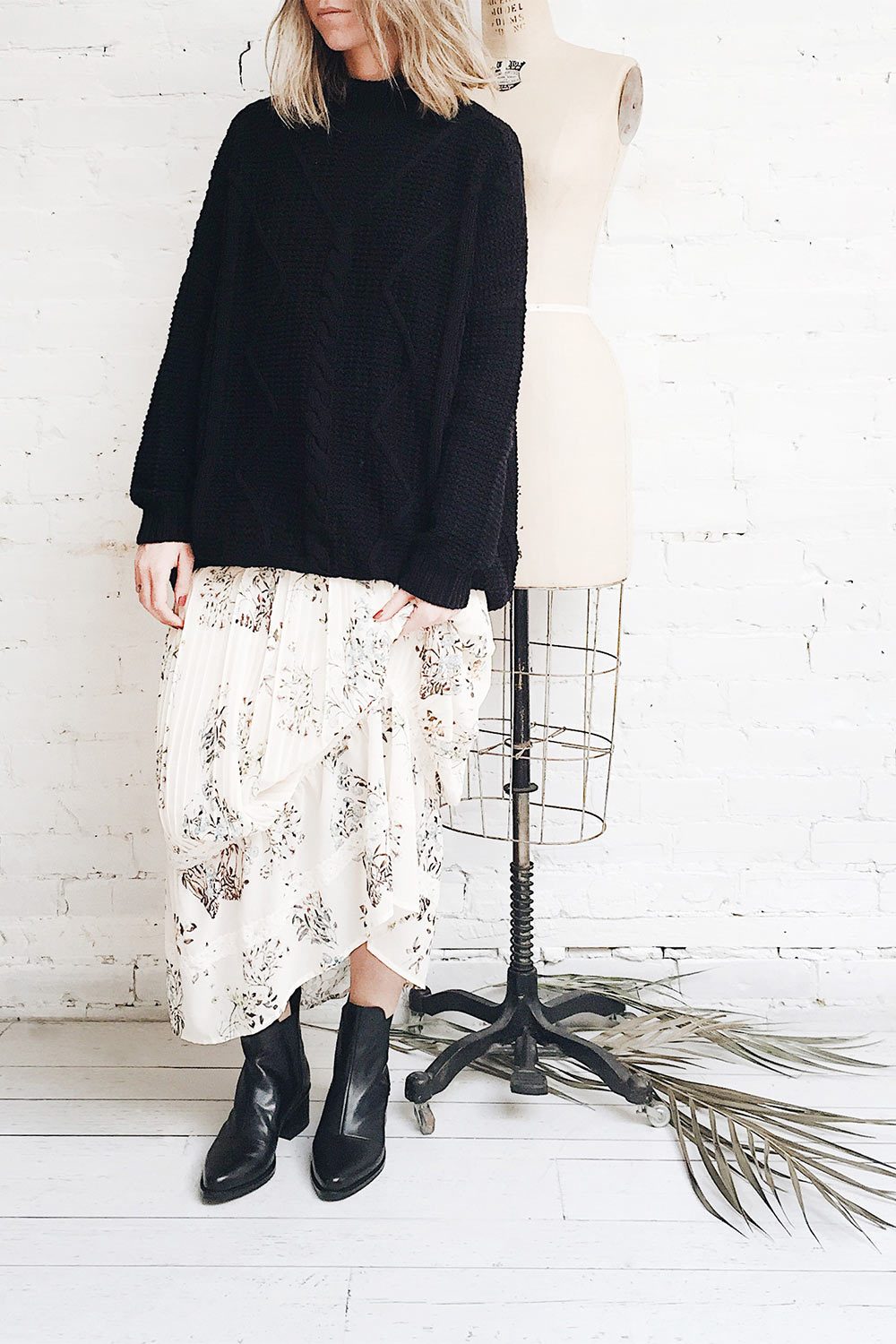 Marsaili | Floral Pattern Midi Dress w/ Long Sleeves