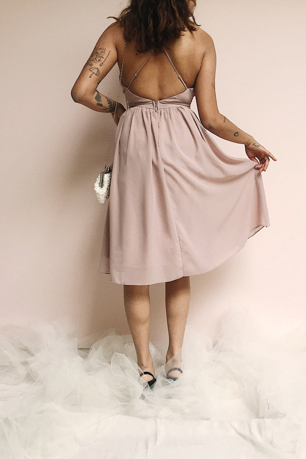 Joelle Mauve Chiffon Cocktail Dress | Robe photo back | Boutique 1861