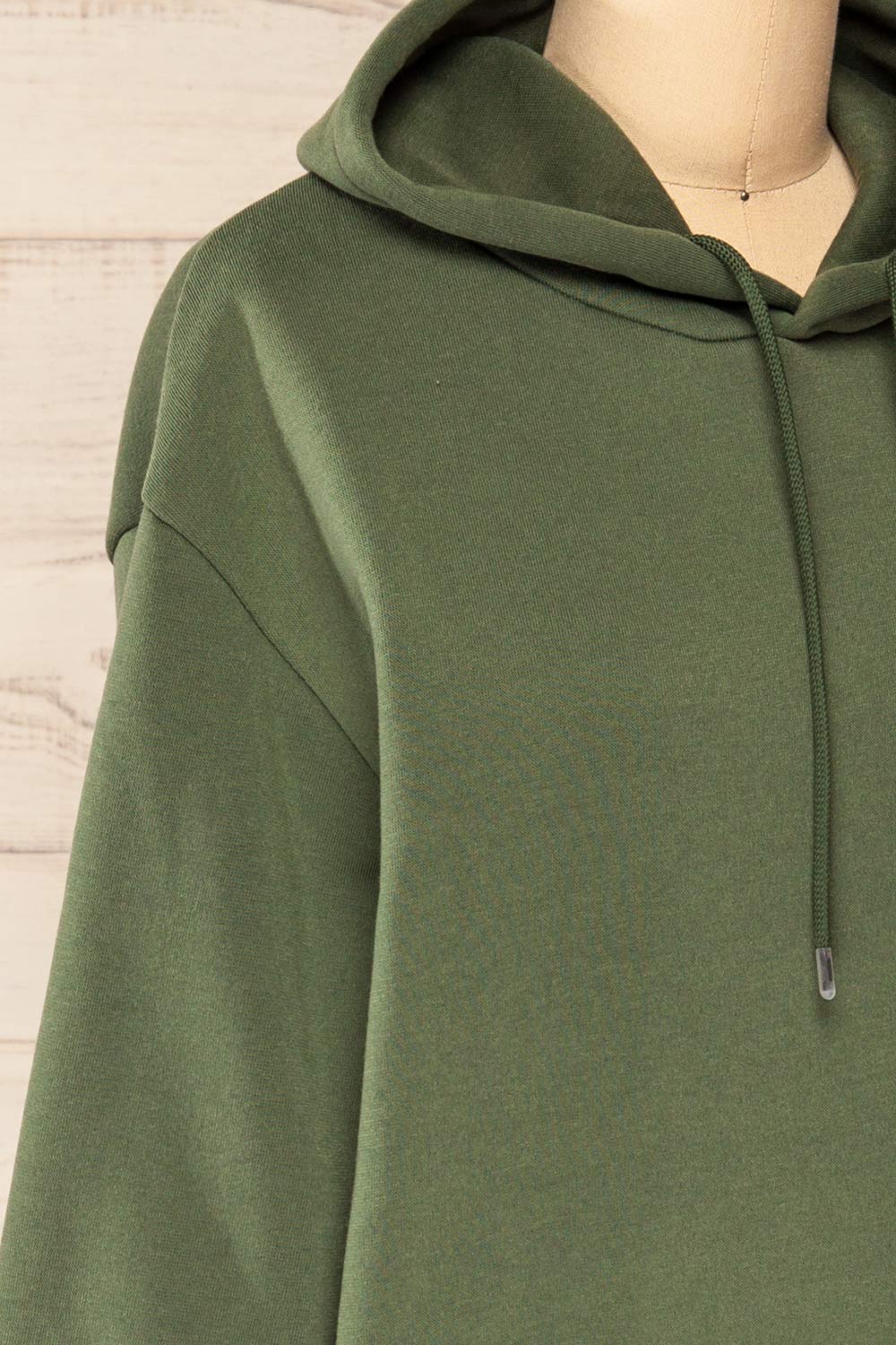 Juxue Forest Green Oversized Hoodie | La petite garçonne side close-up