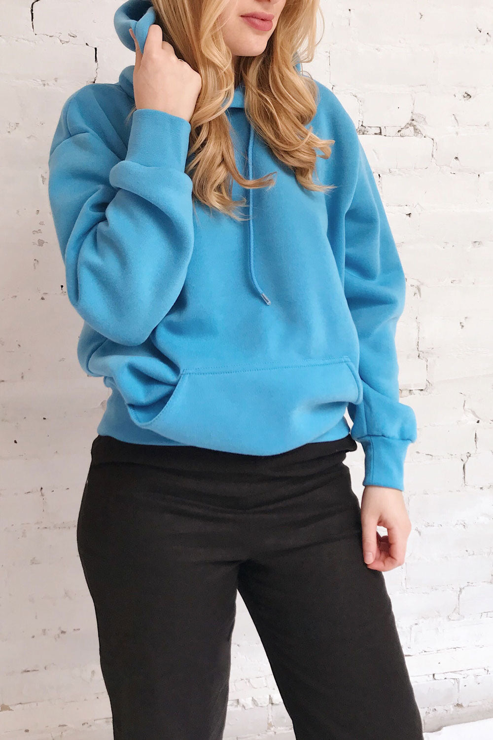Juxue Sky Blue Oversized Hoodie | La petite garçonne on model