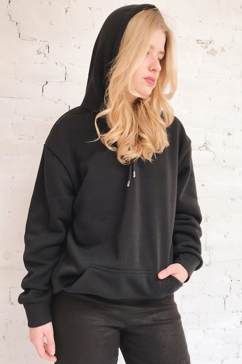 Juxue Smoke Black Oversized Hoodie | La petite garçonne on model