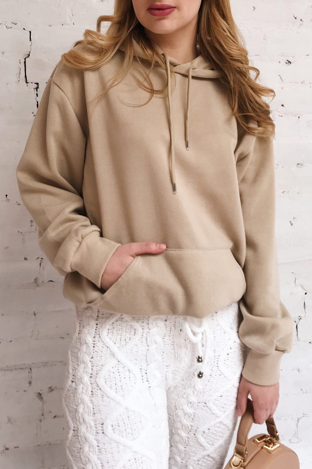 Juxue Sand Beige Hoodie | La petite garçonne model