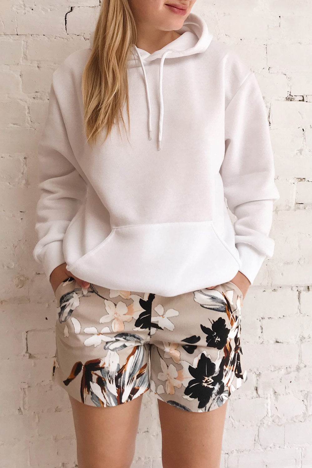 Juxue Snow White Hoodie | La petite garçonne on model