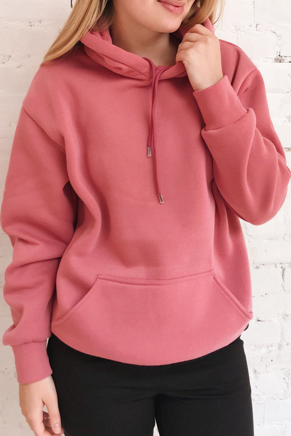 Juxue Sunset Pink Hoodie | La petite garçonne on model