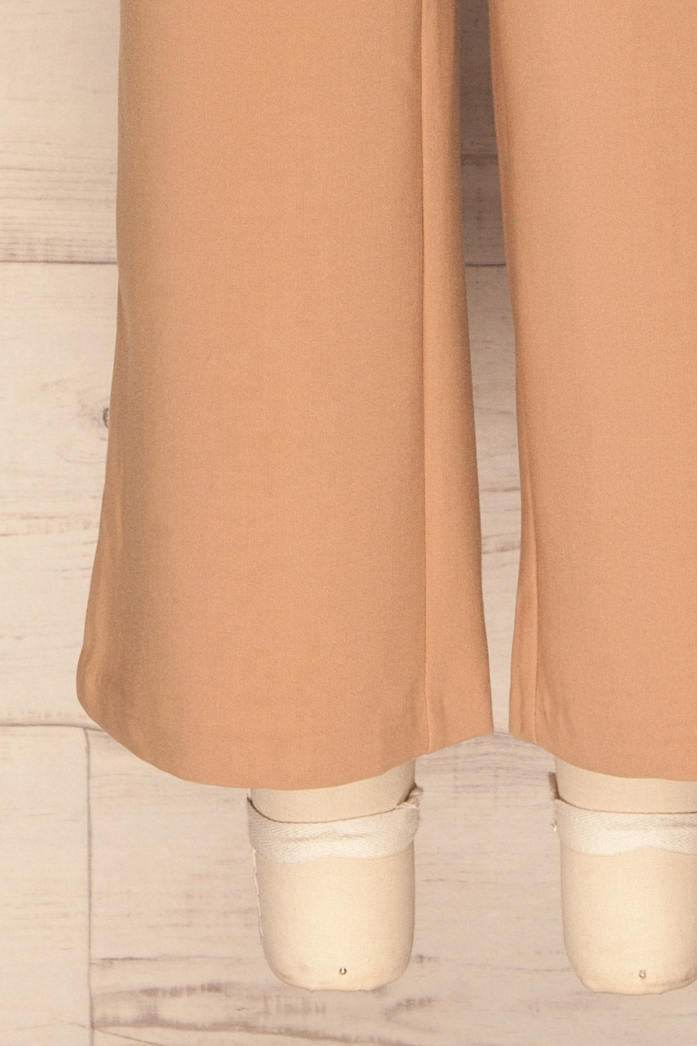 Kalisz Sand Taupe High-Waisted Pants leg details | La Petite Garçonne