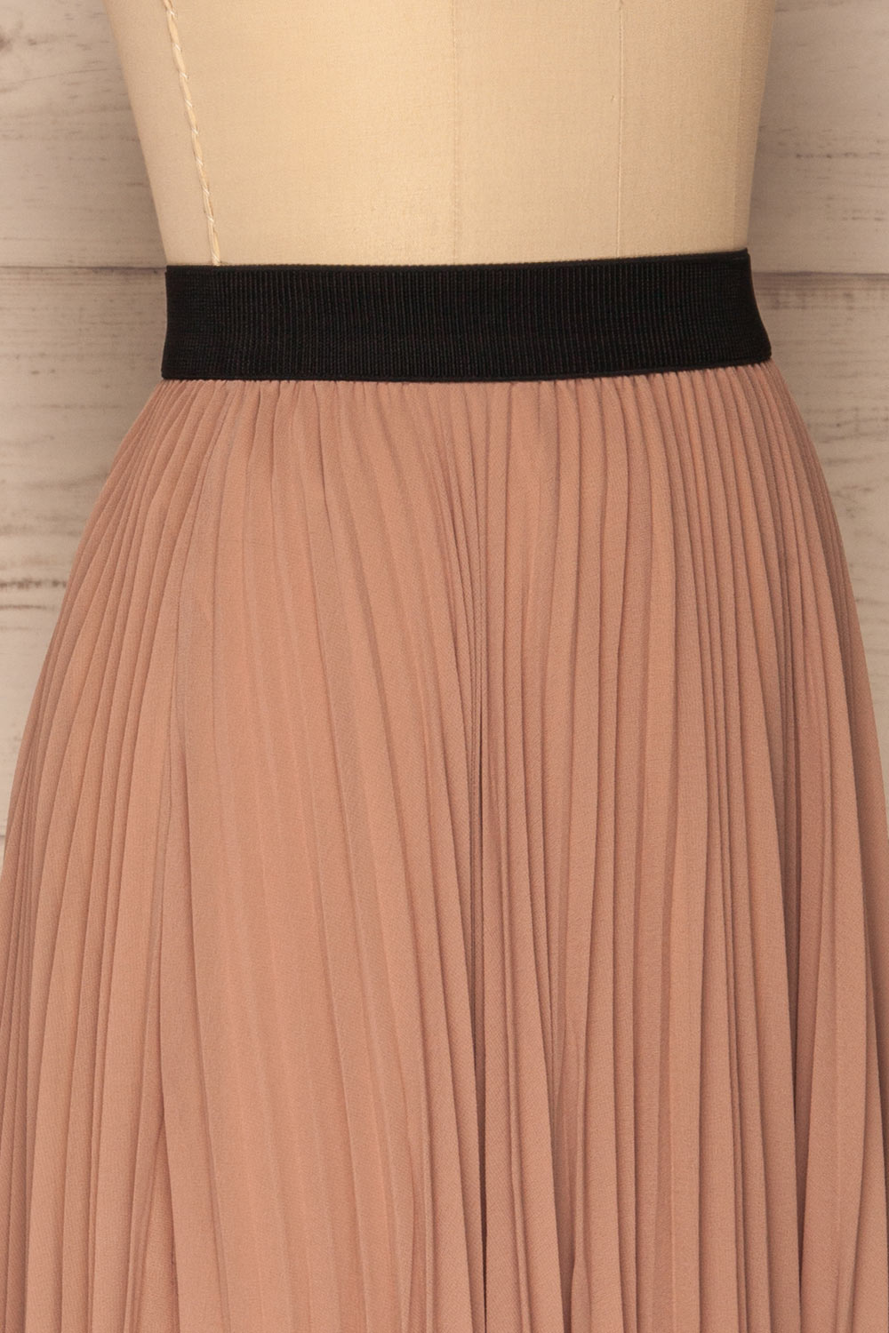 Kornik Sand Beige Pleated Midi Skirt | SIDE CLOSE UP | La Petite Garçonne
