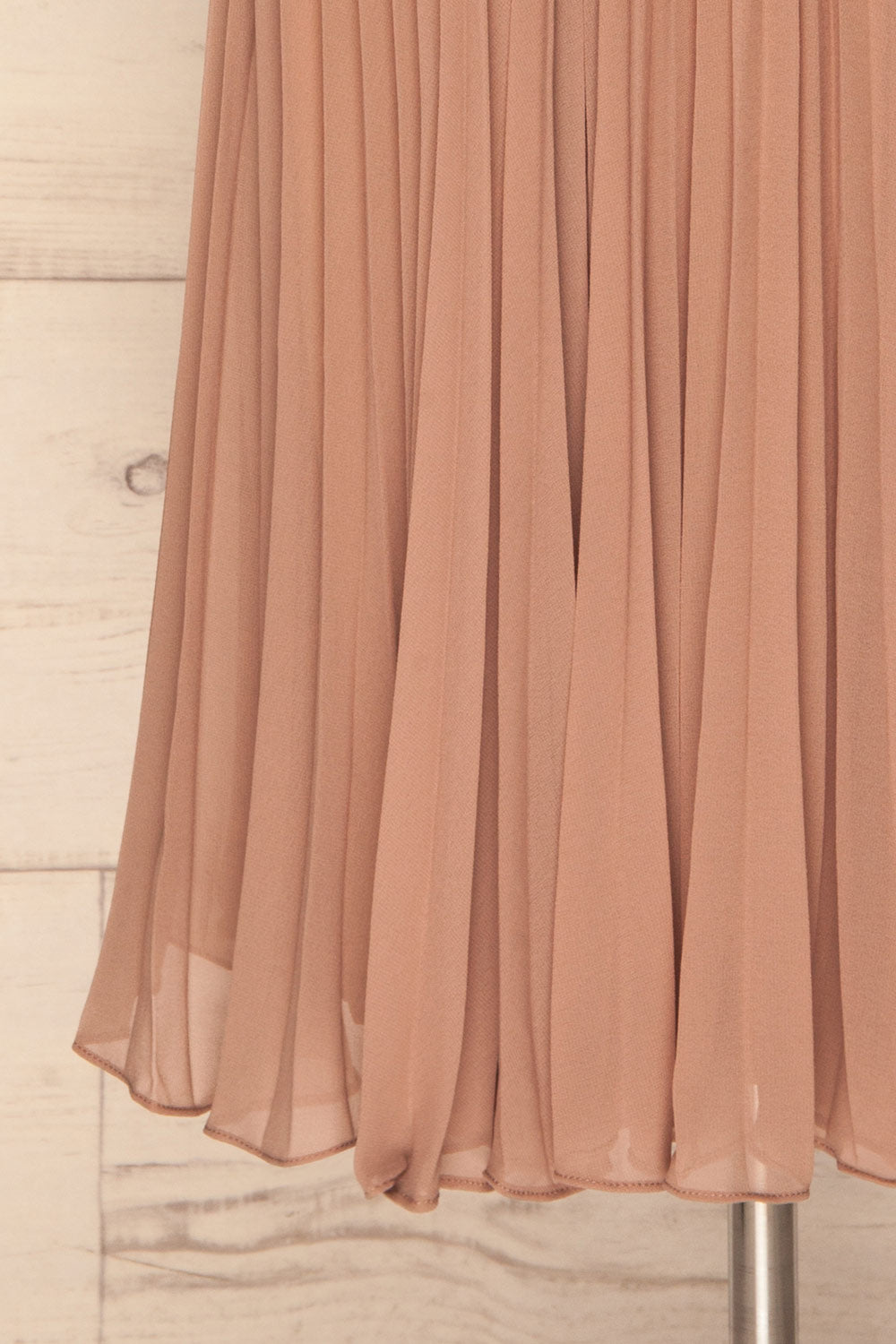 Kornik Sand Beige Pleated Midi Skirt | BOTTOM CLOSE UP | La Petite Garçonne