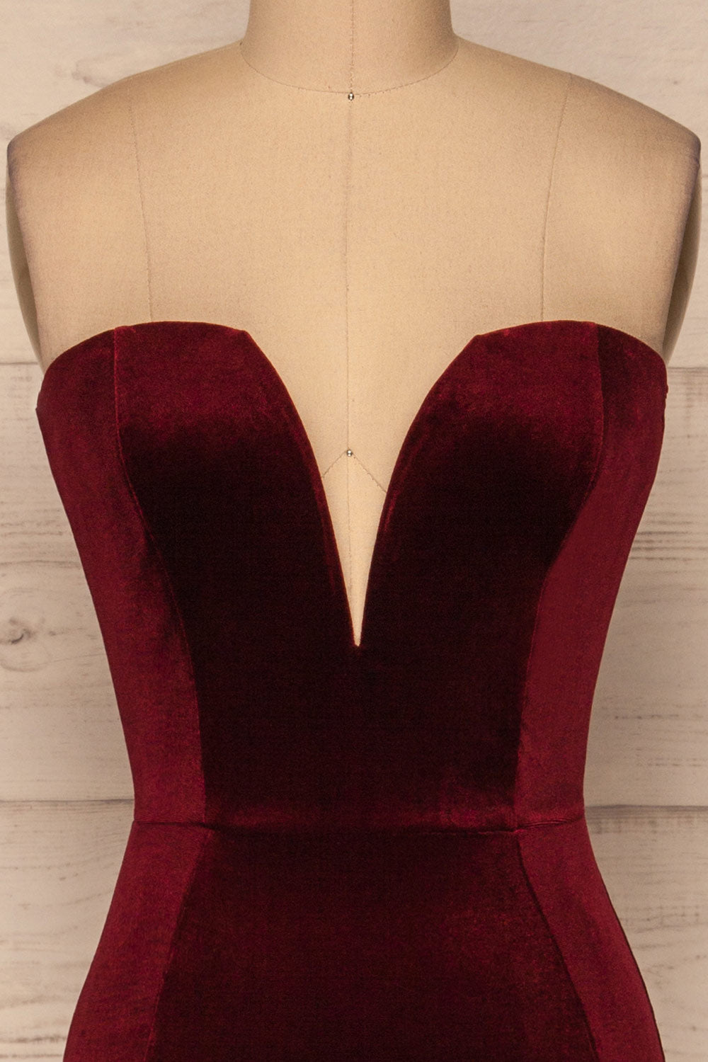 Kubra Burgundy Velvet Maxi Dress | Robe | La Petite Garçonne front close-up