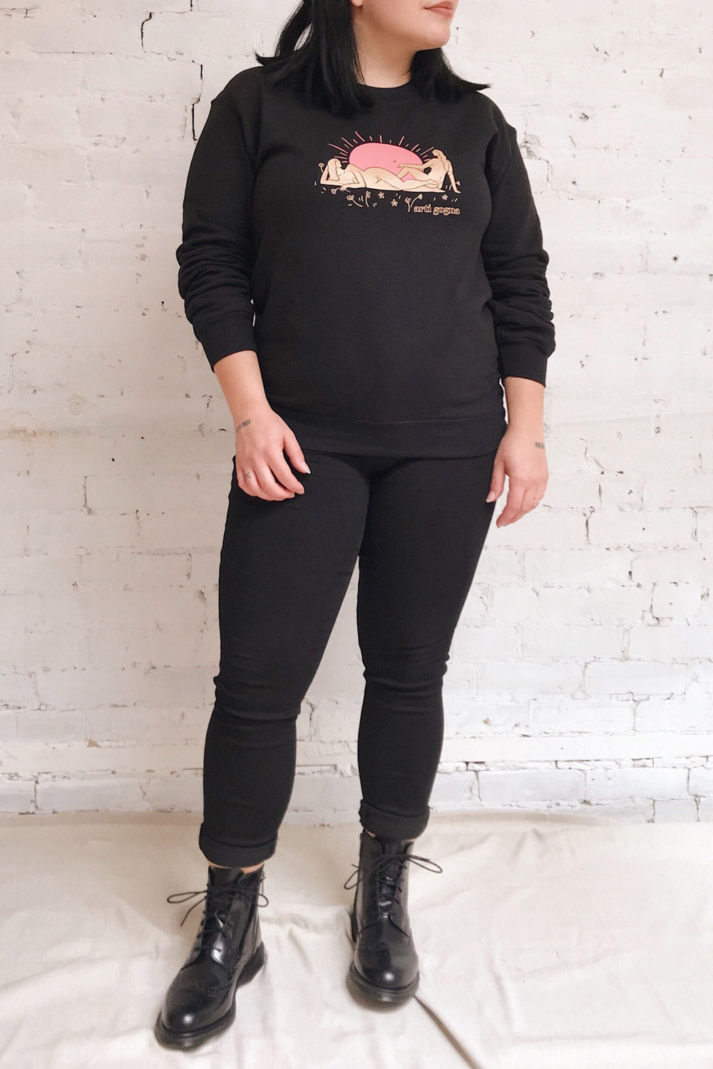Lagoa Black Crew Neck Sweatshirt | La petite garçonne model look
