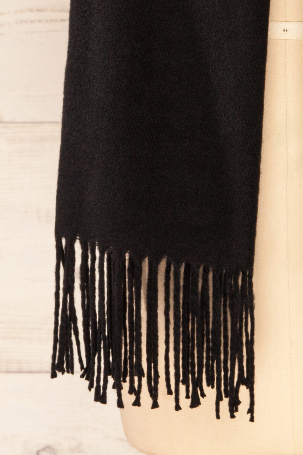 Le Baiser Black Soft Knitted Scarf | La petite garçonne fringe
