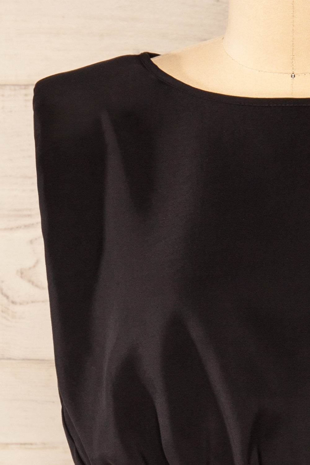 Leon Black Shoulder Pads Crop Top | La petite garçonne front close-up