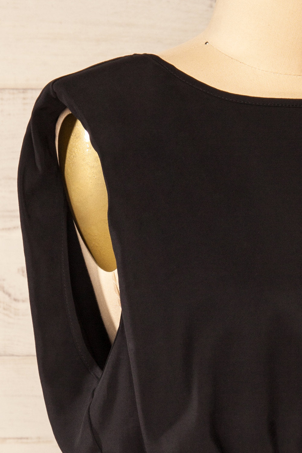 Leon Black Shoulder Pads Crop Top | La petite garçonne side close-up