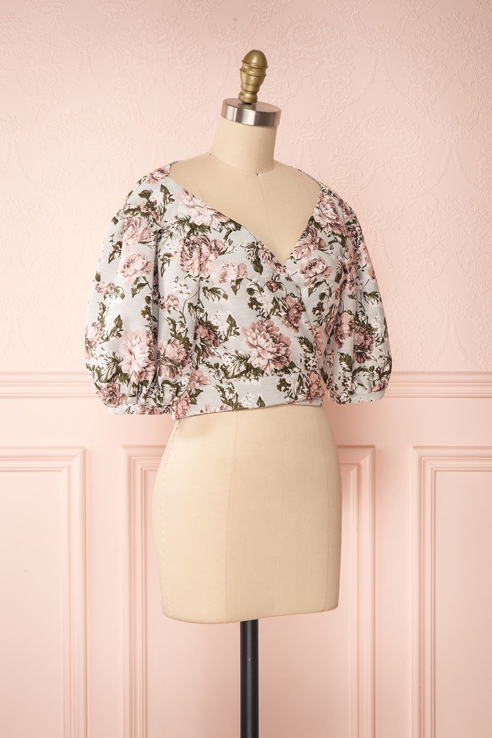 Leonore Floral Crop Top | Haut Écourté side view | Boutique 1861