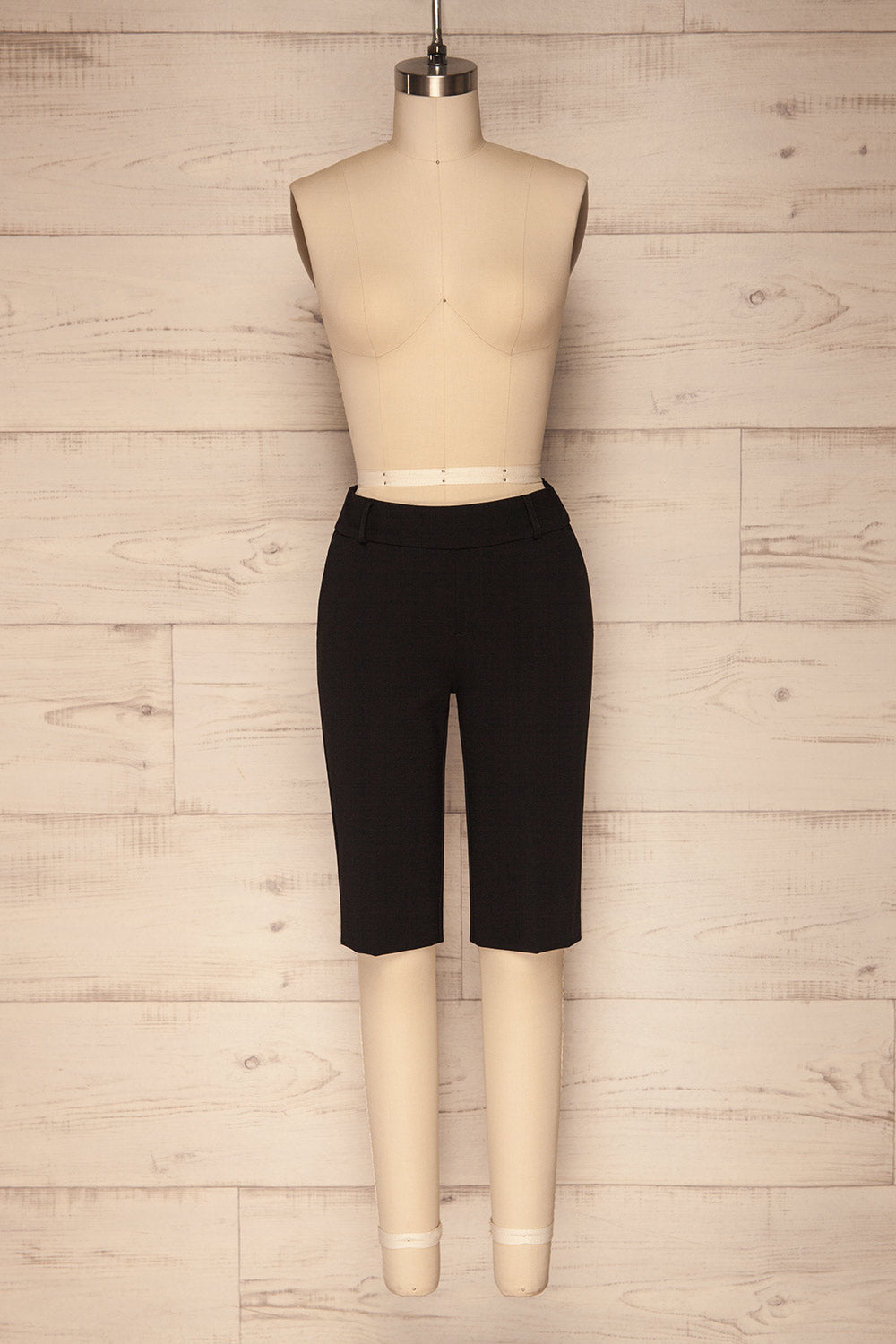 Lieksa Black Bermuda Shorts w/ Pockets | La petite garçonne front view