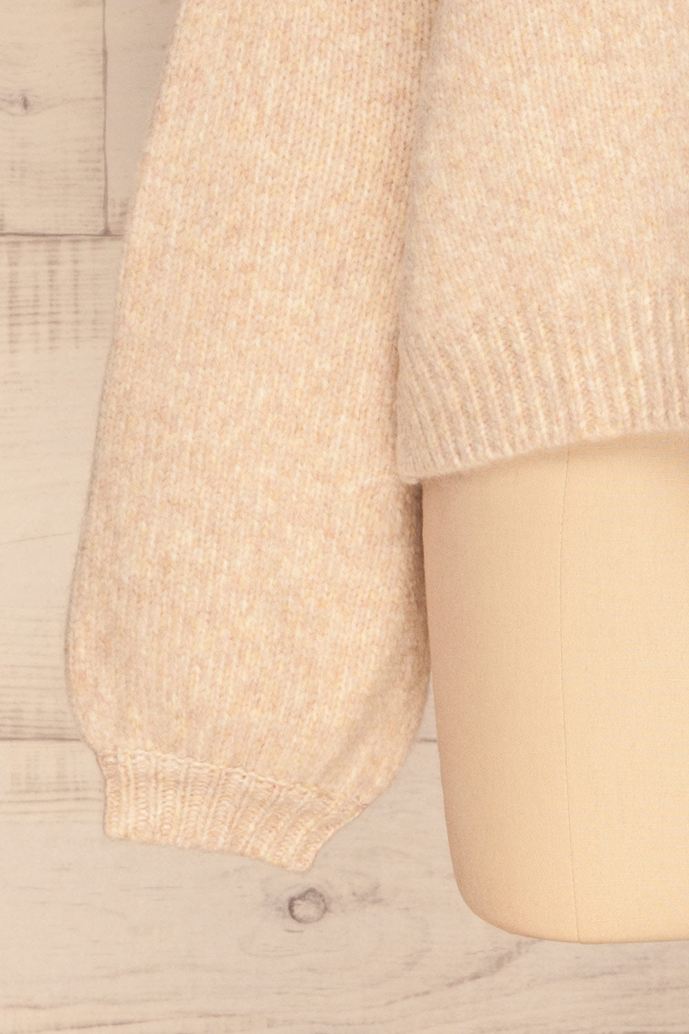 Listalin Beige Cropped Knit Sweater | La petite garçonne sleeve