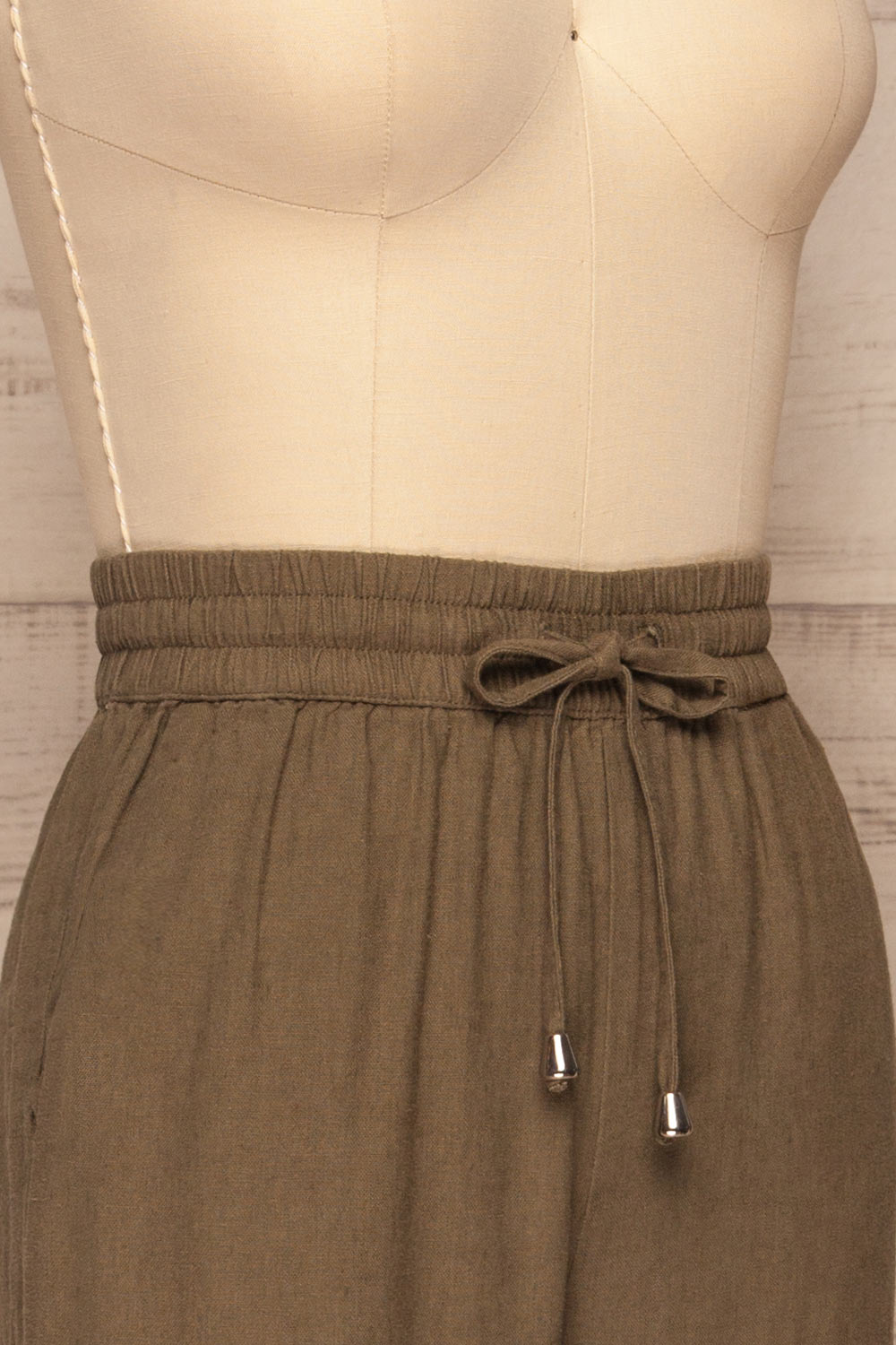 Lobez Green Wide Leg Pants w/ Pockets | La petite garçonne side close up