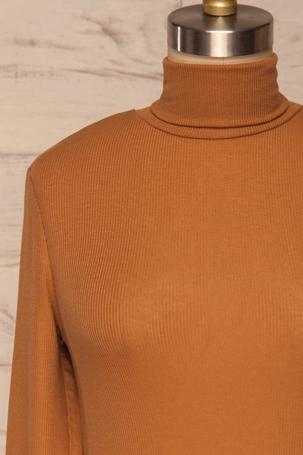 Loksa Brown Turtleneck | Col Roulé Brun front close up | La Petite Garçonne