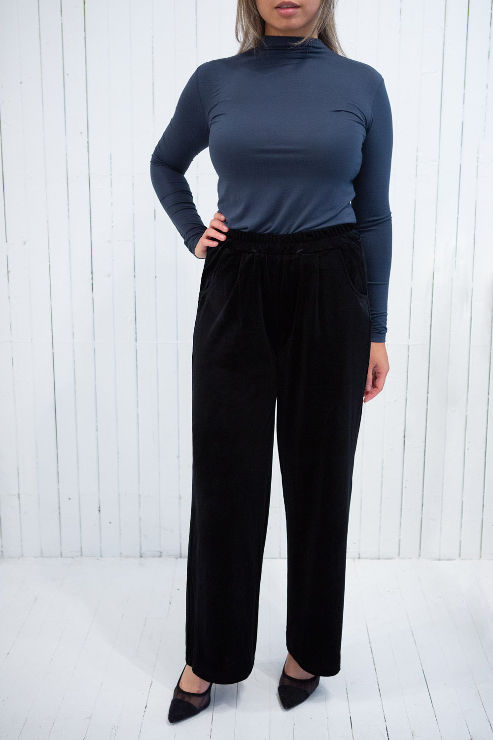 Malmo Teal Mock Neck Long Sleeve Top | La petite garçonne model