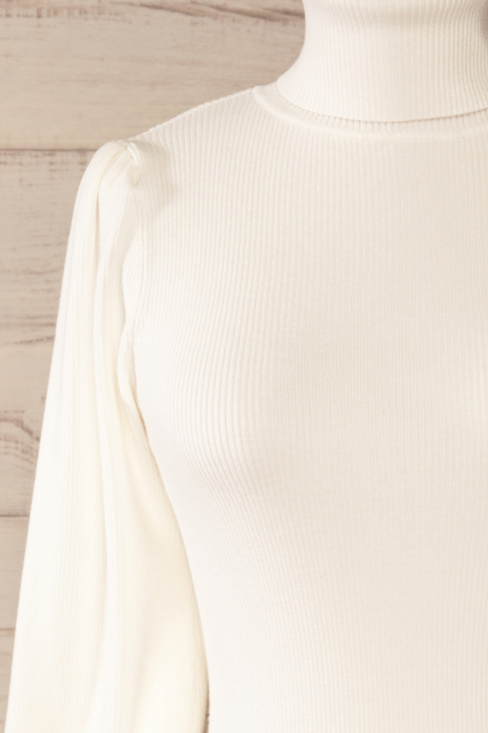 Moino White Puffy Sleeve Turtleneck | La petite garçonne front close-up