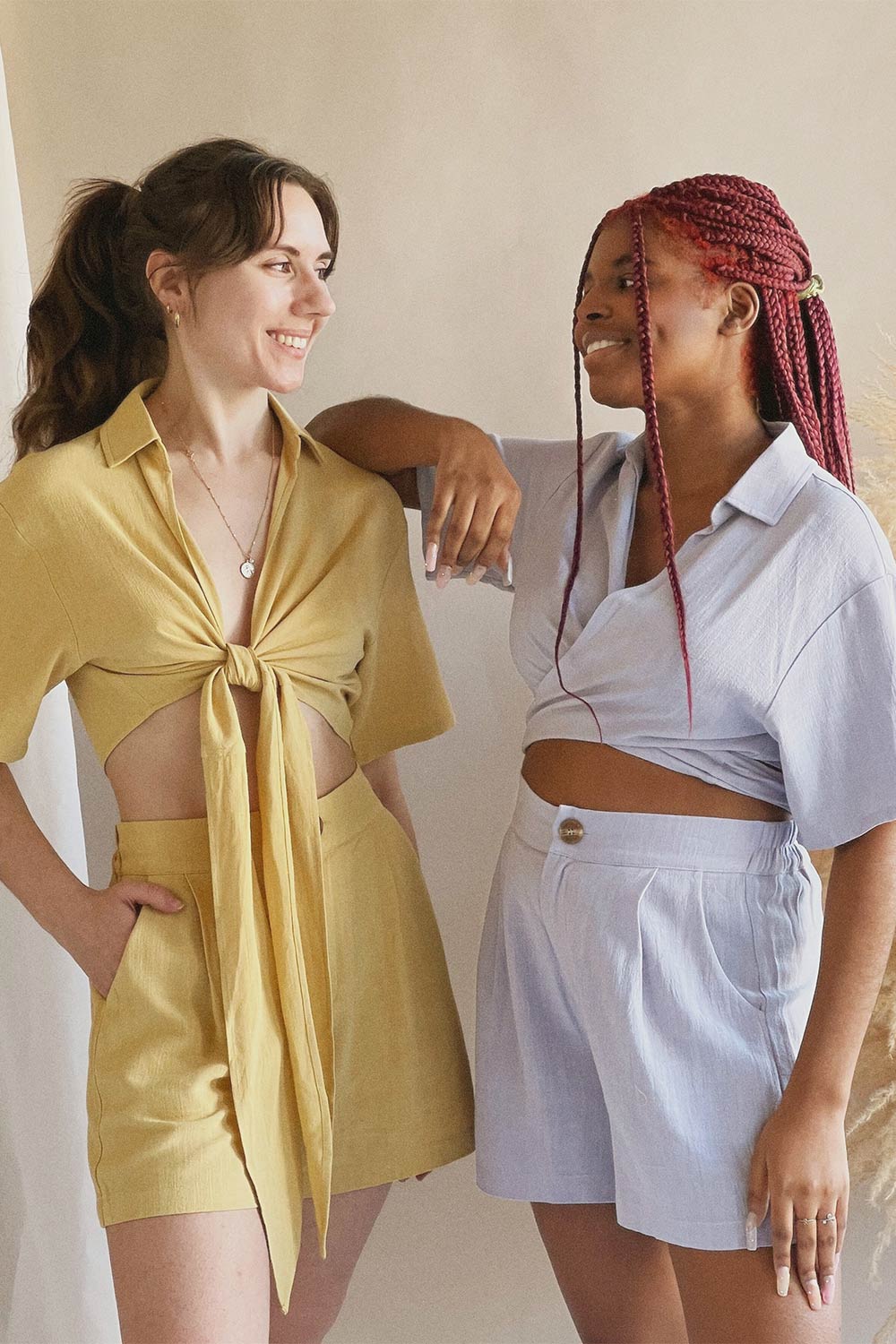 Chiliwack Jaune Short à Pinces | La petite garçonne model